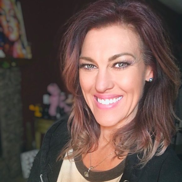 Meet your Posher, Melissa - Picture 2 of 12